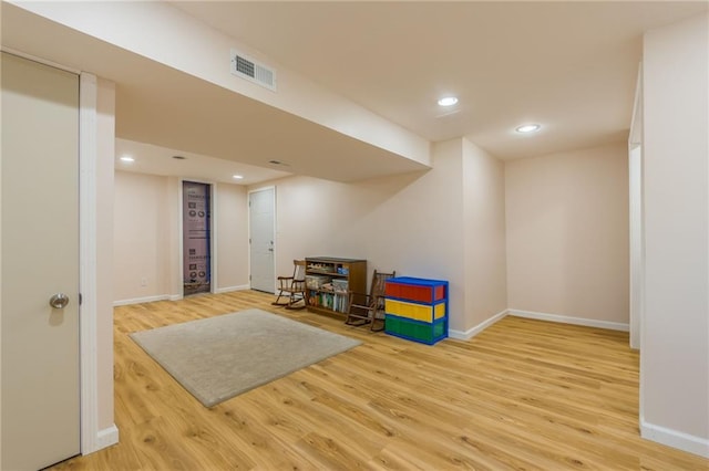 playroom with recessed lighting, visible vents, baseboards, and light wood finished floors