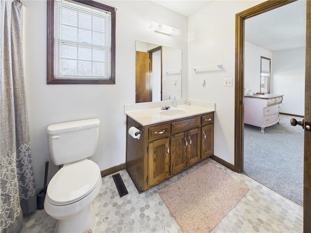 full bathroom with visible vents, baseboards, toilet, and vanity