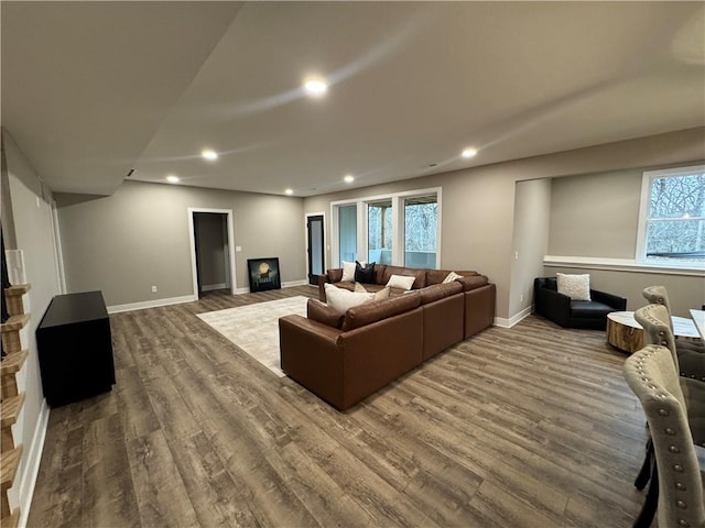 living area featuring recessed lighting, baseboards, and wood finished floors