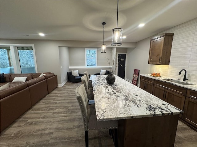 dining space featuring recessed lighting, baseboards, and dark wood-style flooring