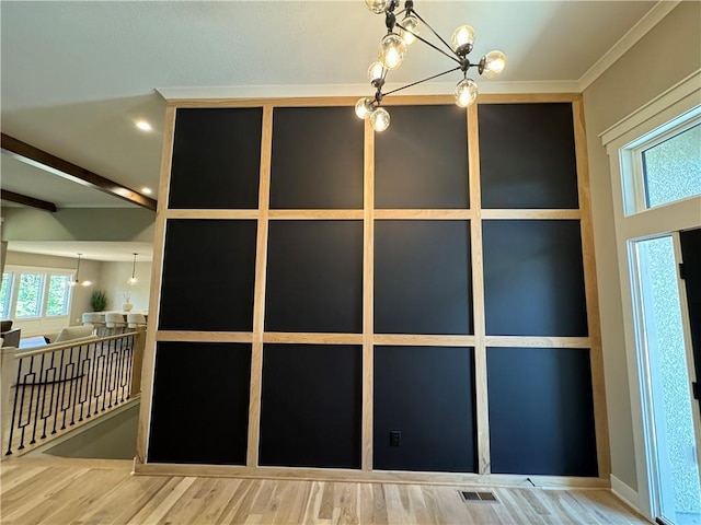 details with an inviting chandelier, crown molding, wood finished floors, and visible vents