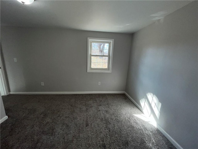 unfurnished room featuring baseboards and carpet flooring