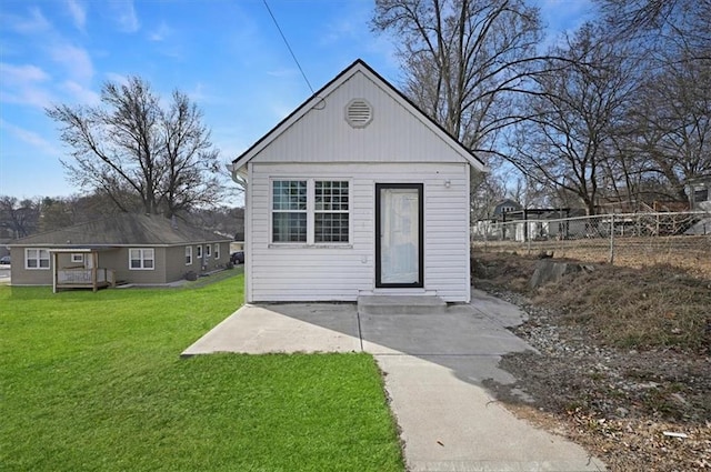 view of outbuilding featuring an outdoor structure and fence