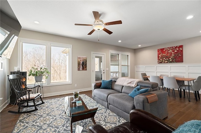 living room with recessed lighting, dark wood-style floors, baseboards, and ceiling fan