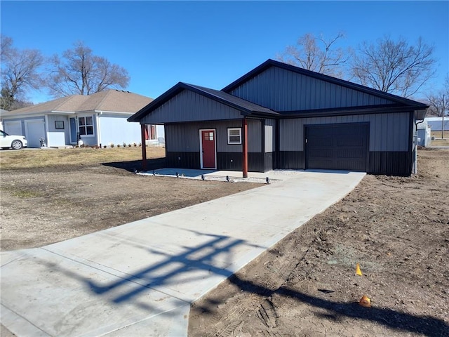 view of front of house with an attached garage and driveway