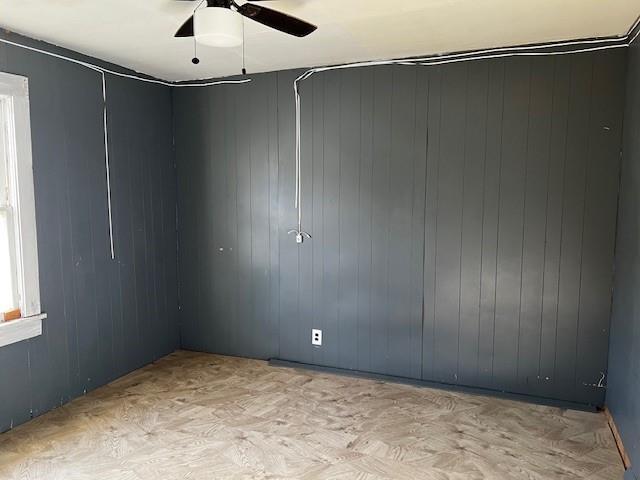 unfurnished room with a ceiling fan