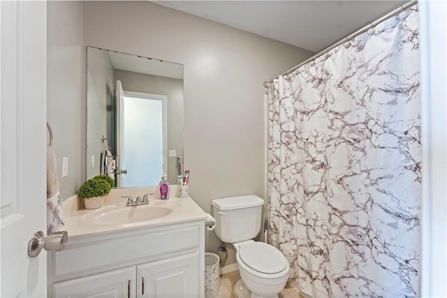 full bath featuring toilet, curtained shower, and vanity