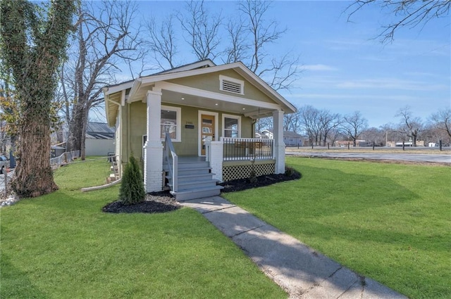 view of front facade featuring covered porch and a front lawn