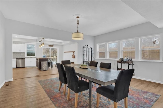 dining space featuring visible vents, recessed lighting, baseboards, and light wood-style floors