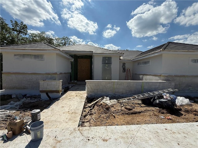 7410 NW Pampas Ln, Parkville, MO 64152 - view of front of property featuring a tiled roof