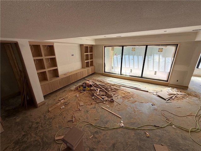 7410 NW Pampas Ln, Parkville, MO 64152 - unfurnished room with a textured ceiling