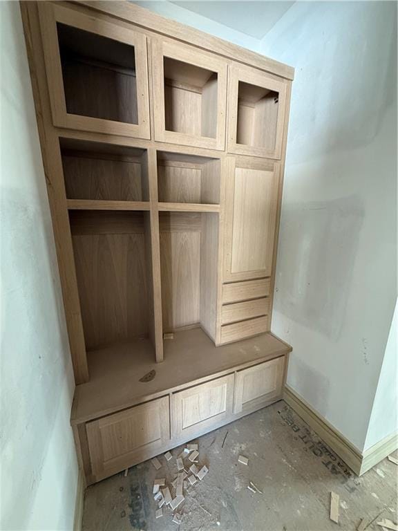 7410 NW Pampas Ln, Parkville, MO 64152 - view of mudroom
