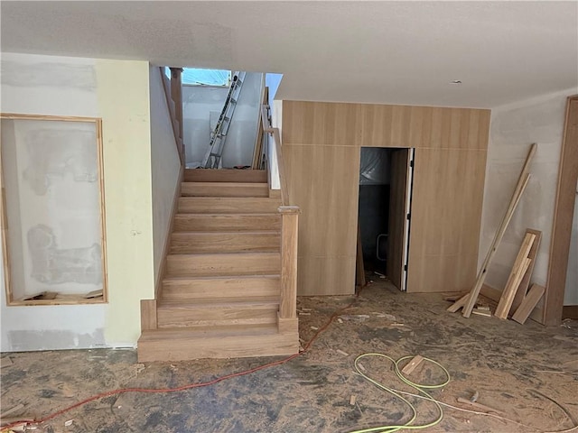 7410 NW Pampas Ln, Parkville, MO 64152 - view of stairs