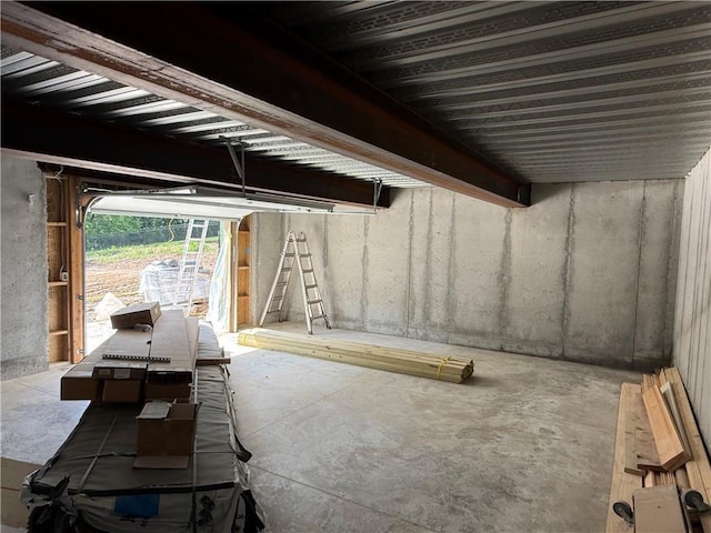 7410 NW Pampas Ln, Parkville, MO 64152 - view of garage