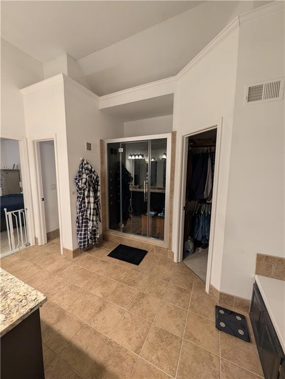 7730 N Shannon Ave, Kansas City, MO 64152 - hallway with vaulted ceiling and baseboards