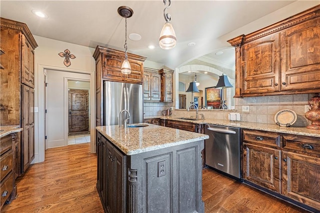 kitchen with a sink, dark wood-style floors, and stainless steel appliances