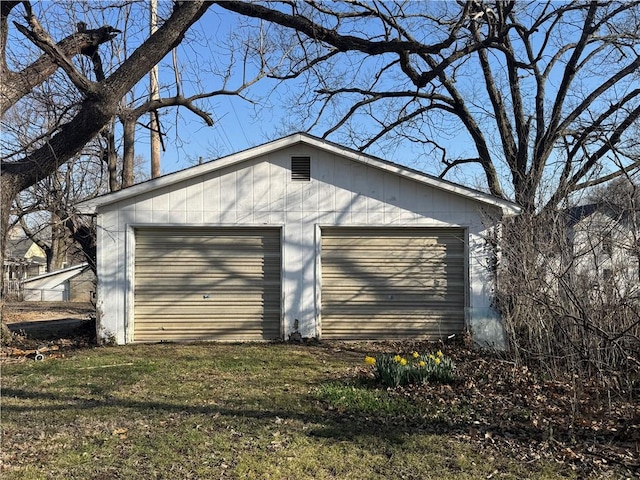 view of detached garage