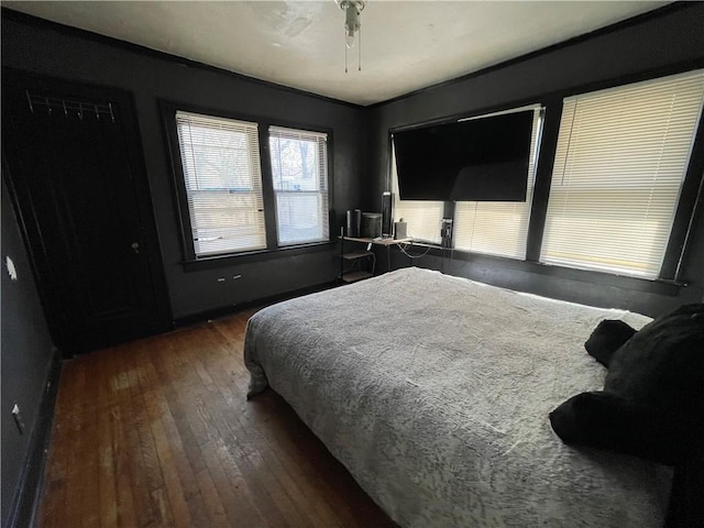 bedroom featuring dark wood-type flooring and ceiling fan