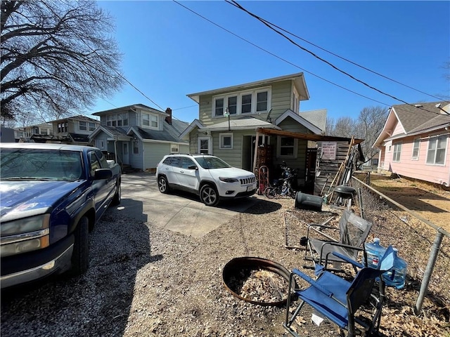 view of front of property featuring a residential view