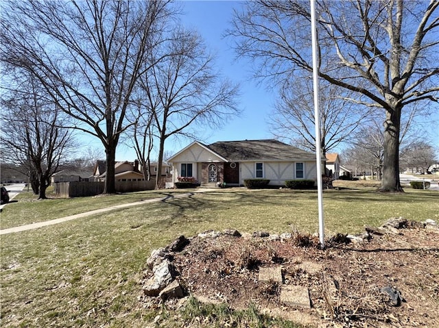 view of front facade featuring a front yard and fence