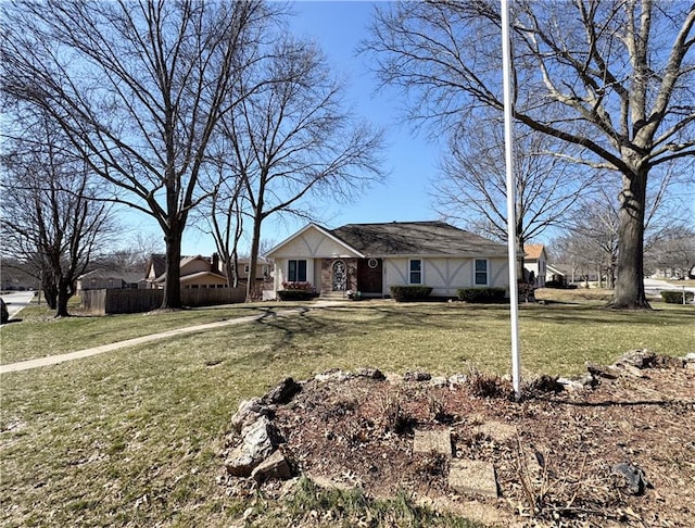 view of front facade featuring a front yard and fence