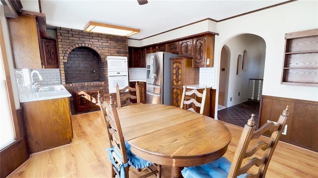 dining area featuring arched walkways and ornamental molding