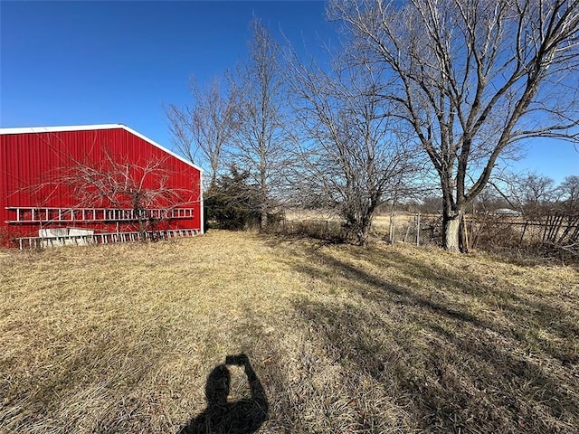 view of yard featuring an outbuilding and a pole building