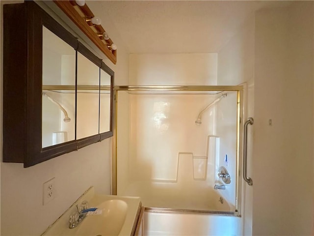 bathroom with vanity and washtub / shower combination