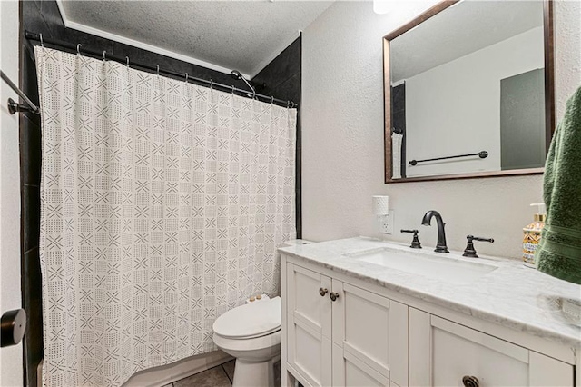 full bathroom featuring vanity, a shower with curtain, a textured ceiling, tile patterned floors, and toilet