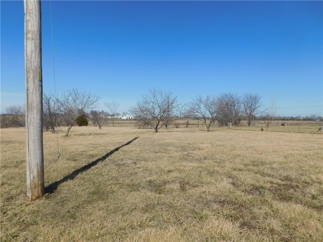 view of yard featuring a rural view