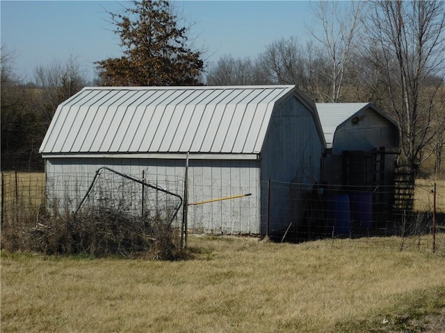 view of barn featuring a lawn