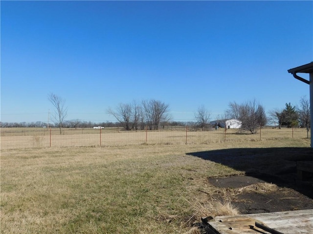 view of yard featuring a rural view