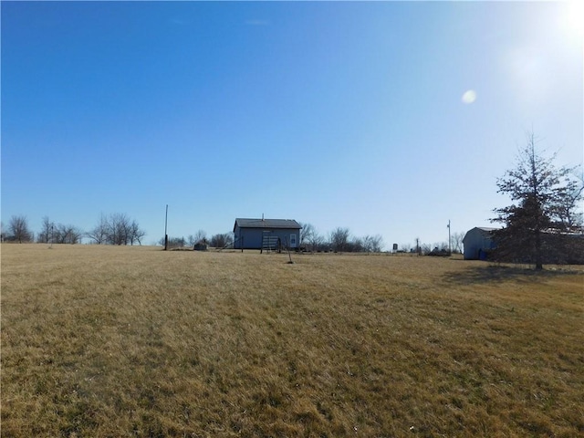 view of yard with a rural view