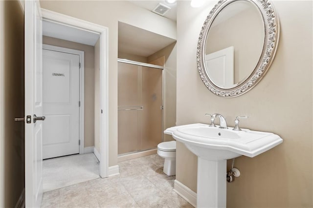 full bathroom featuring toilet, baseboards, visible vents, and a stall shower