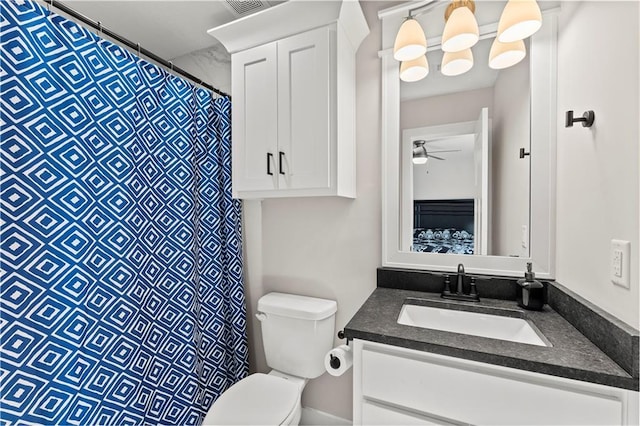 bathroom featuring vanity, toilet, a shower with curtain, and ceiling fan