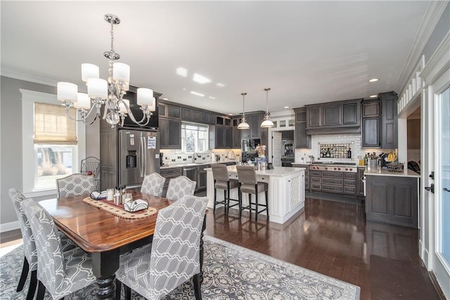 dining area featuring baseboards, an inviting chandelier, recessed lighting, dark wood-style flooring, and crown molding