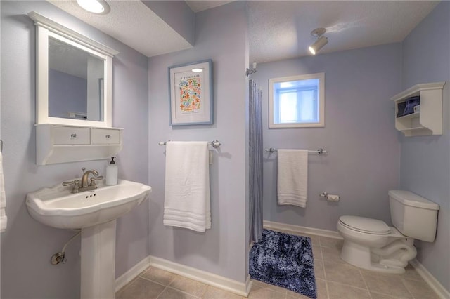 full bathroom featuring tile patterned flooring, curtained shower, toilet, and baseboards