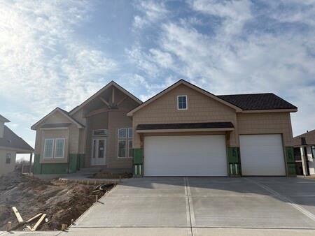 view of front facade with driveway and an attached garage