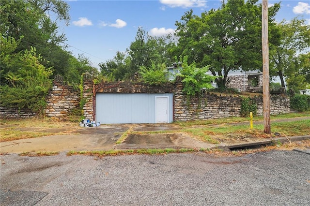 view of detached garage