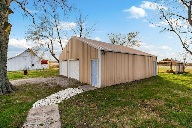 view of detached garage