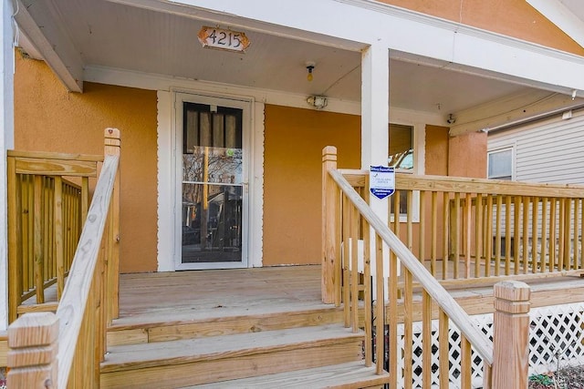 view of exterior entry featuring stucco siding