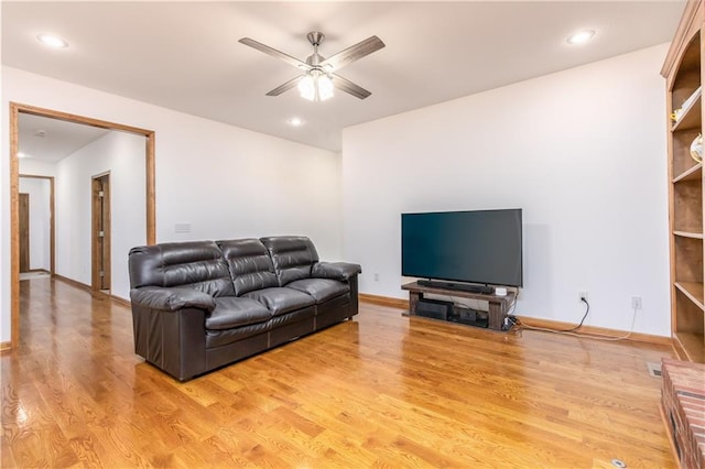 living area featuring recessed lighting, baseboards, light wood-style flooring, and a ceiling fan