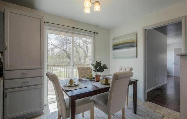 dining space featuring visible vents and baseboards