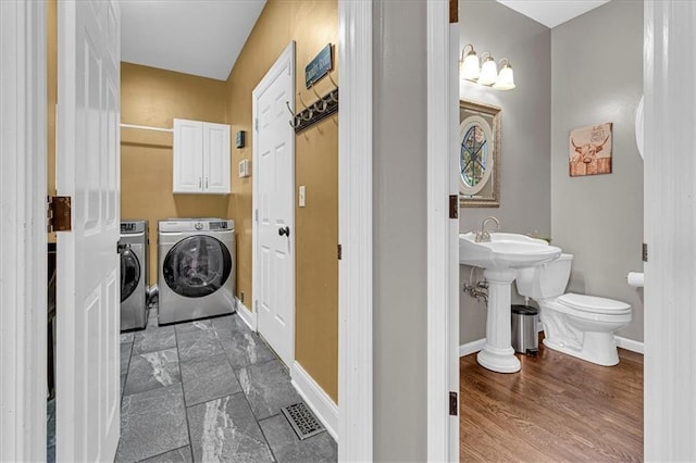 washroom with washer and clothes dryer, laundry area, baseboards, and visible vents