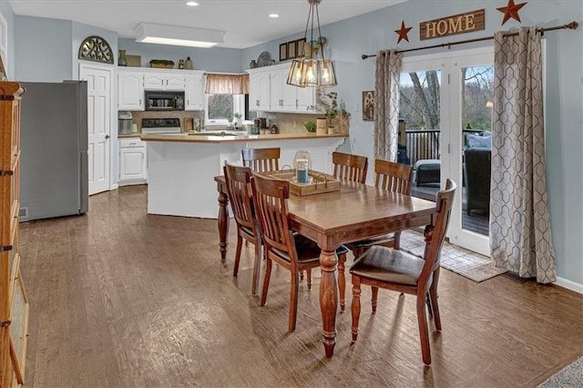 dining area featuring dark wood finished floors, recessed lighting, and baseboards