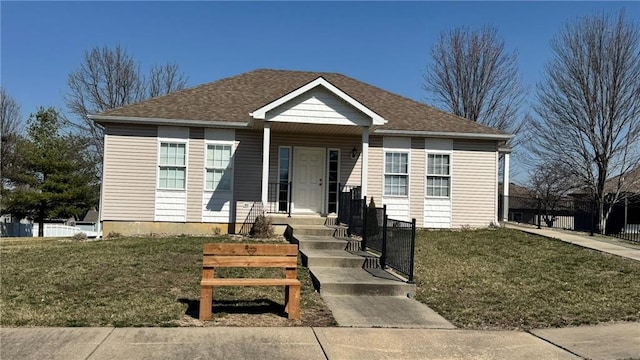 view of front facade featuring roof with shingles and a front lawn