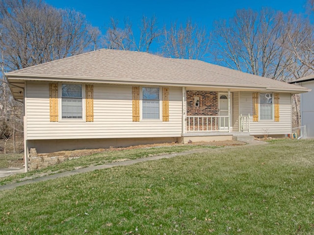 single story home with a front lawn, a porch, and roof with shingles