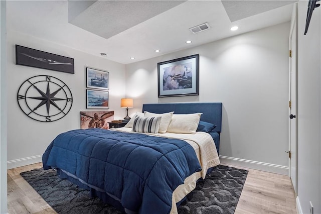 bedroom with visible vents, recessed lighting, light wood-type flooring, and baseboards