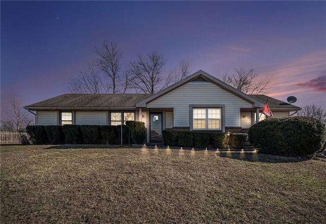 view of front of property featuring a yard