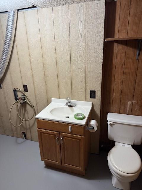 1507 W Concord Dr, Plattsburg, MO 64477 - bathroom featuring toilet and vanity